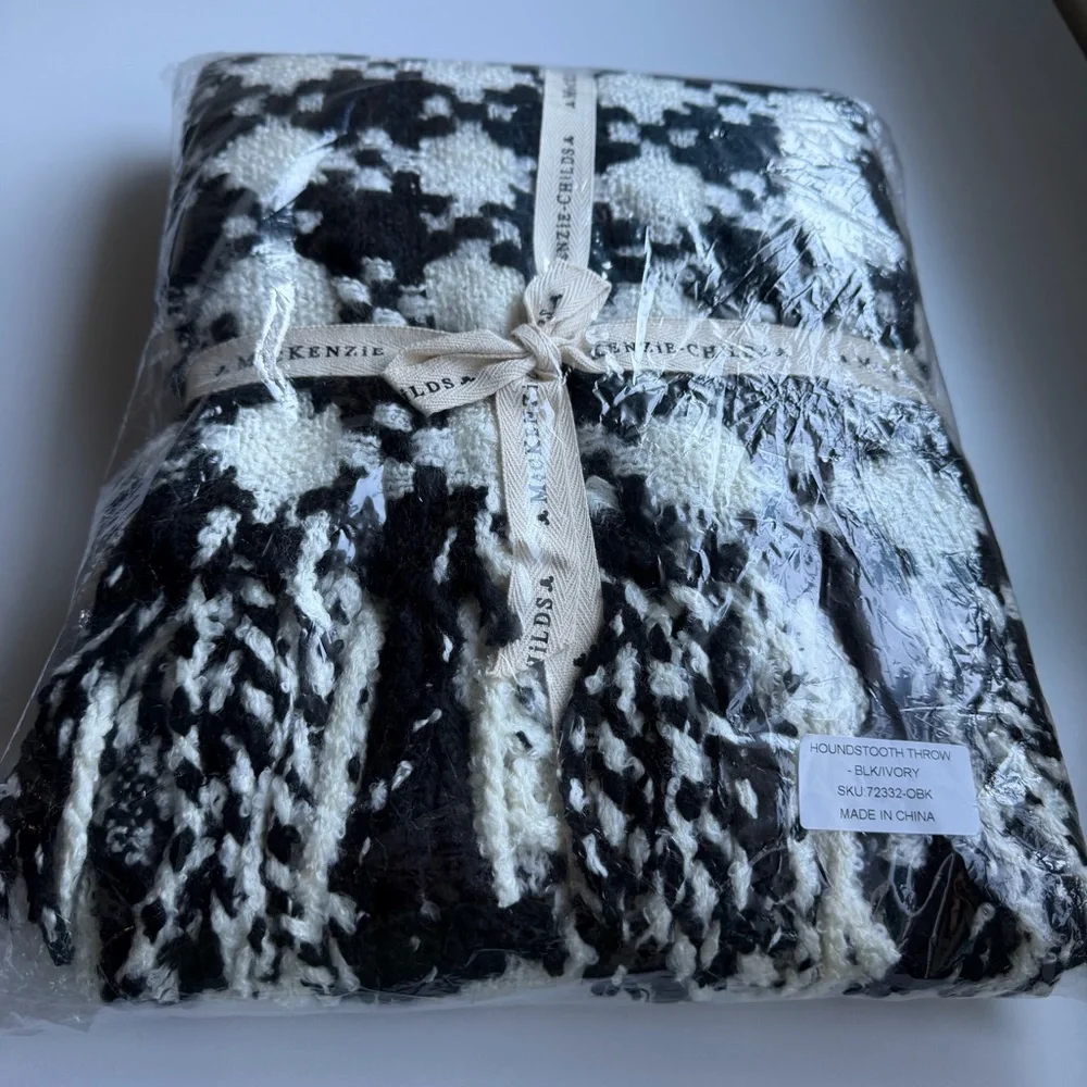 MacKenzie-Childs Black and White Houndstooth Throw - Picture 5 of 8